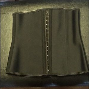 YIANNA High Quality waist trainer. Size XS  New
